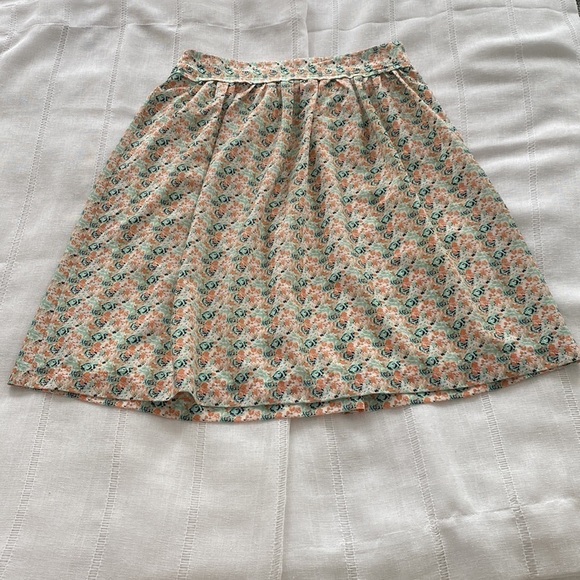 DownEast Collection spring floral full skirt. - Picture 4 of 10